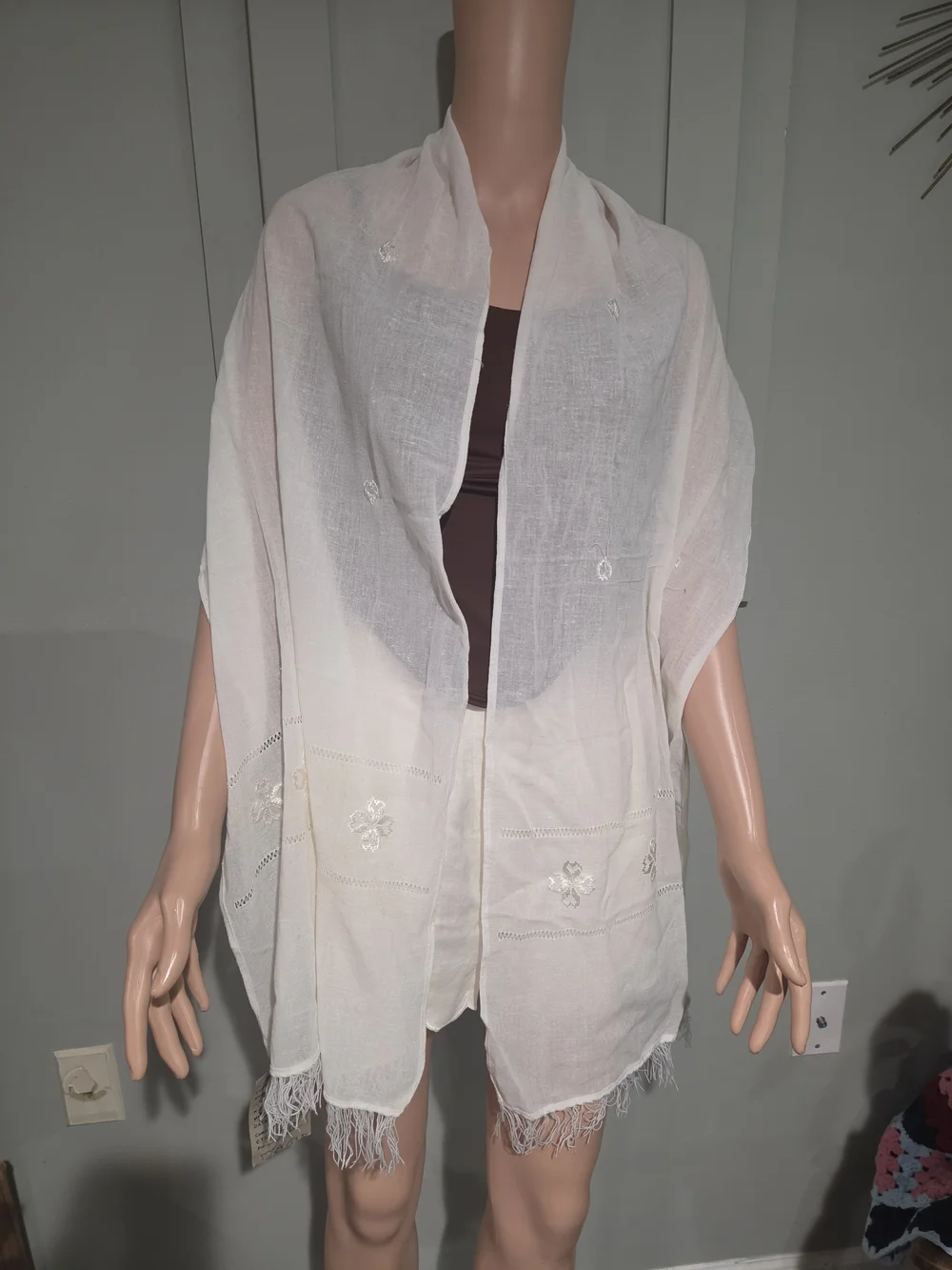 Vintage 1980s Romanian 100% Cotton Embroidered White Shawl Scarf NWT